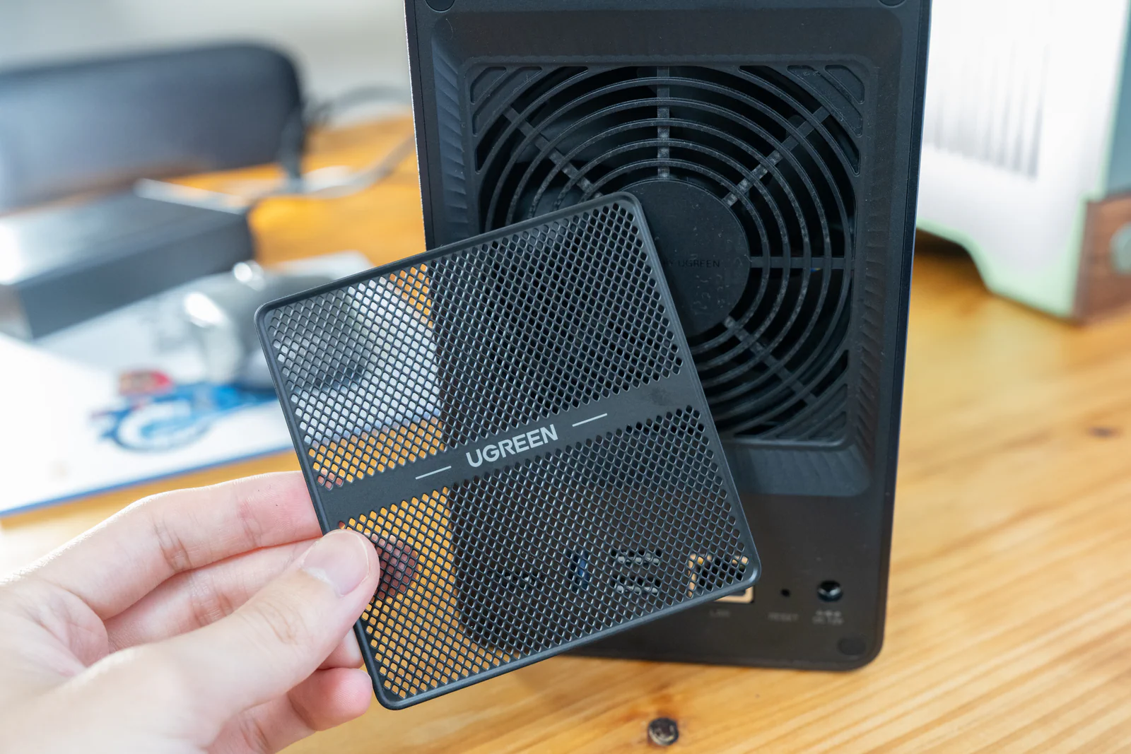 UGREEN NASync DXP2800の背面フィルター